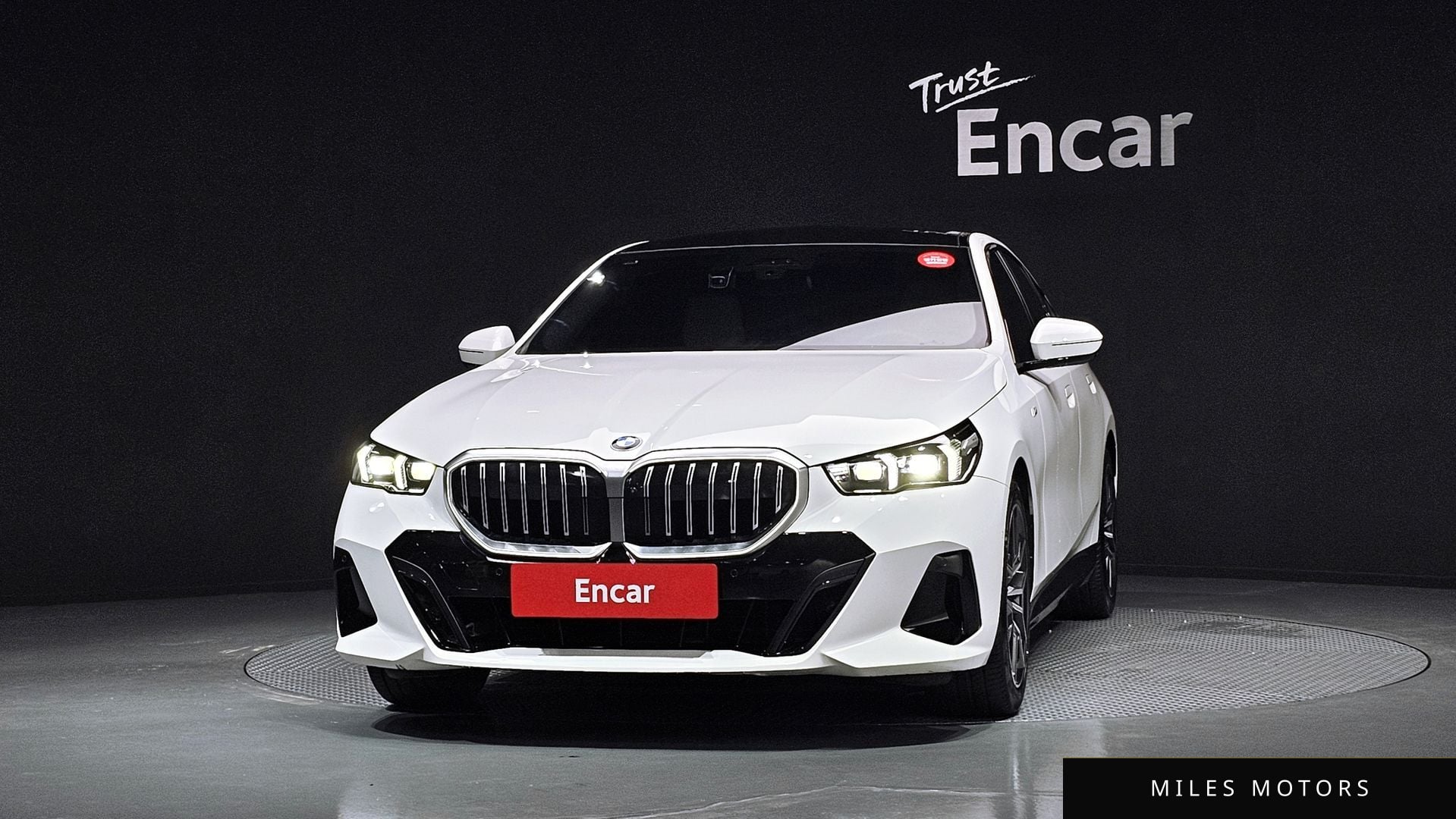 BMW 5 Series (G60) 2024 — миниатюра 3