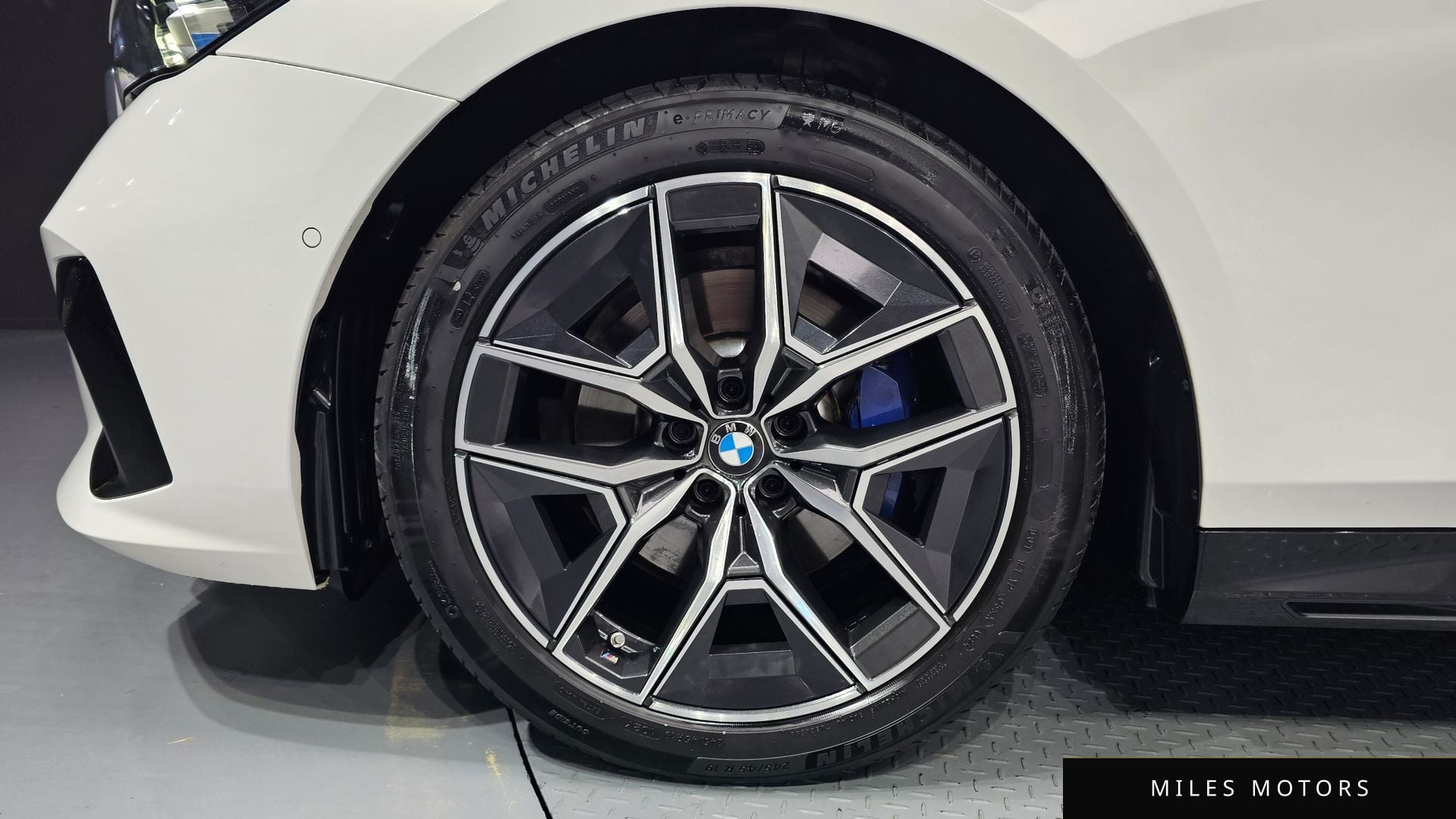 BMW 5 Series (G60) 2024 — миниатюра 5