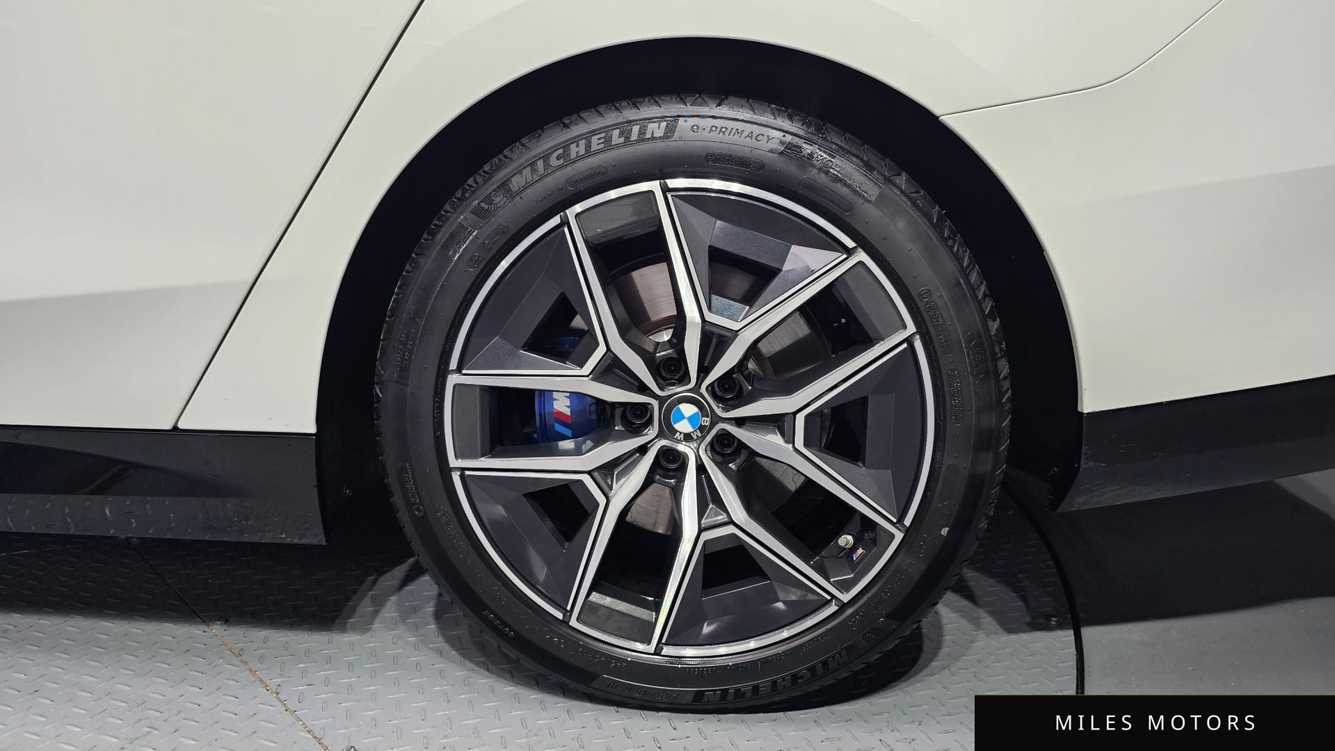 BMW 5 Series (G60) 2024 — миниатюра 7