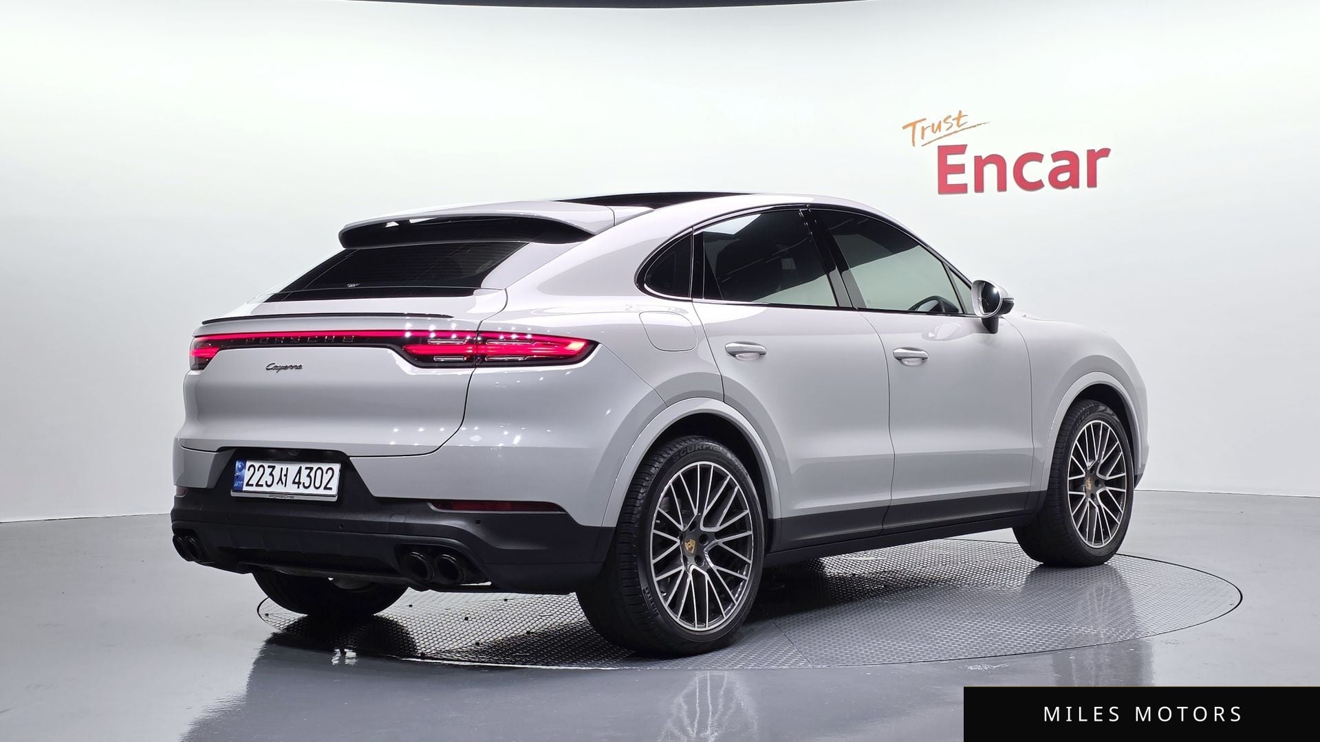 Porsche Cayenne 2023 — миниатюра 2