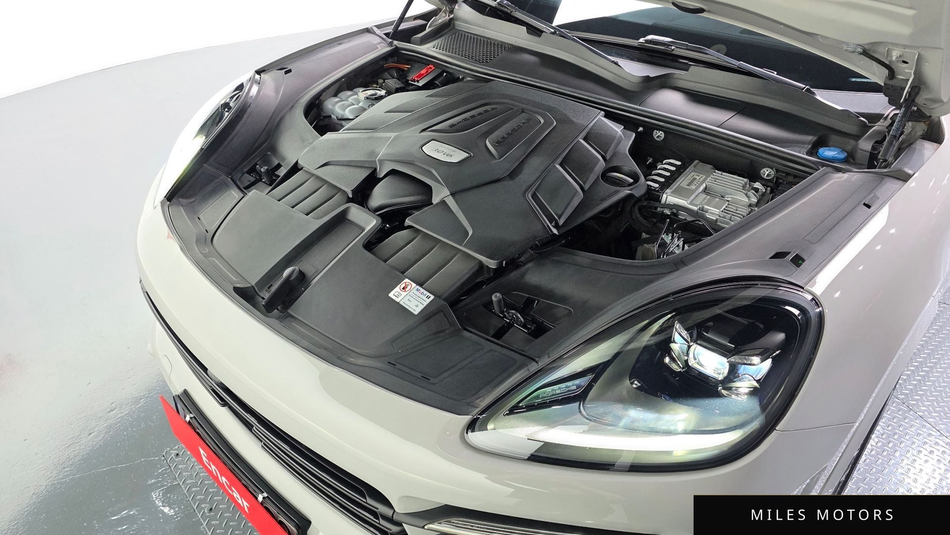 Porsche Cayenne 2023 — миниатюра 6