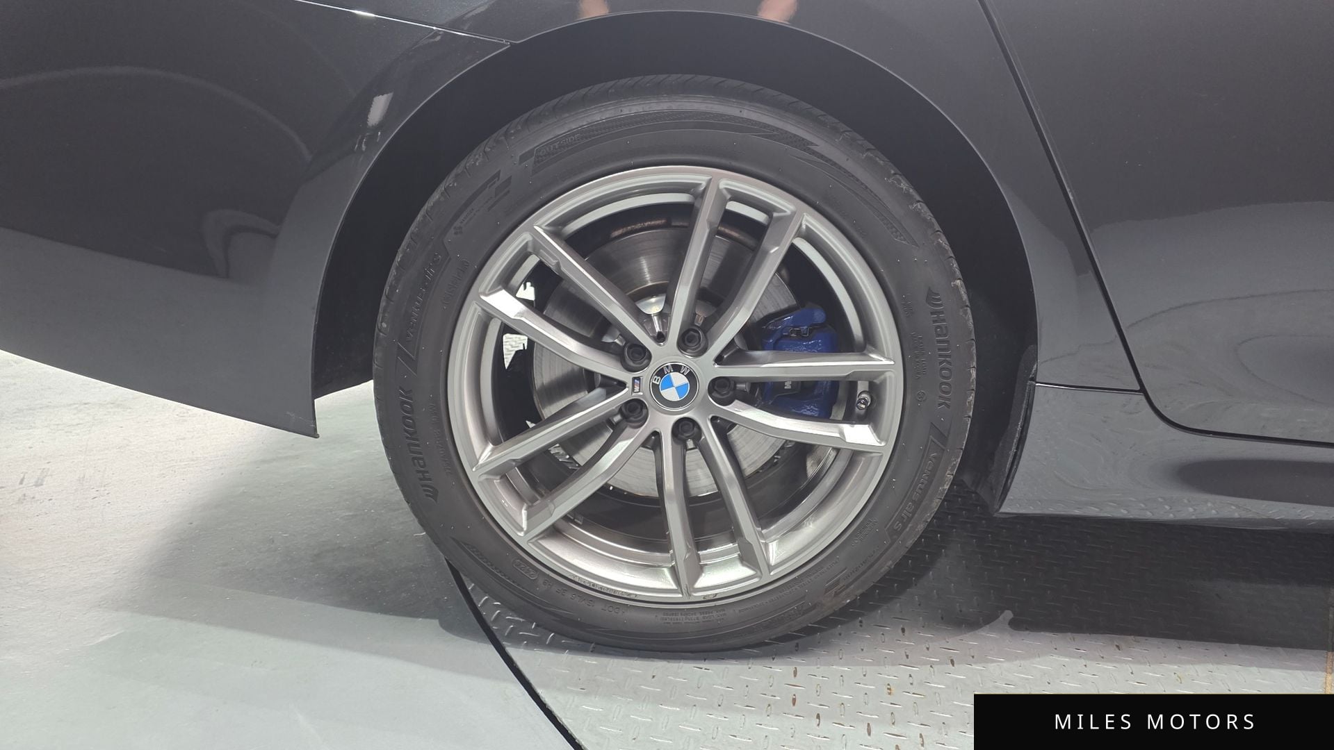BMW 5 Series (G30) 2020 — миниатюра 5
