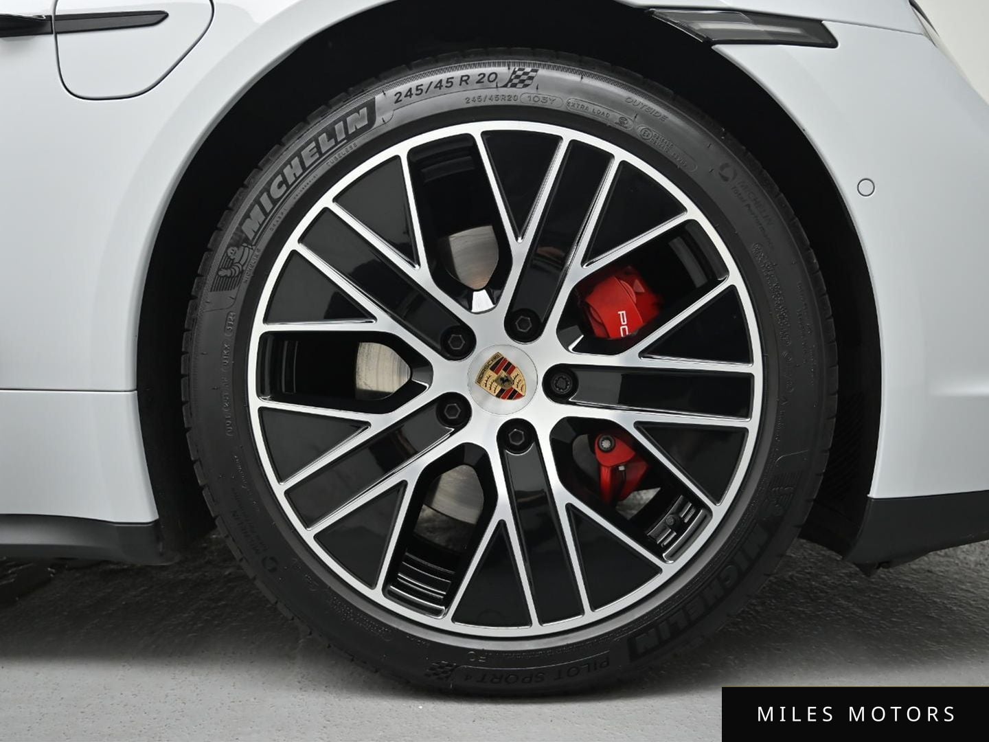 Porsche Taycan 2025 — миниатюра 5