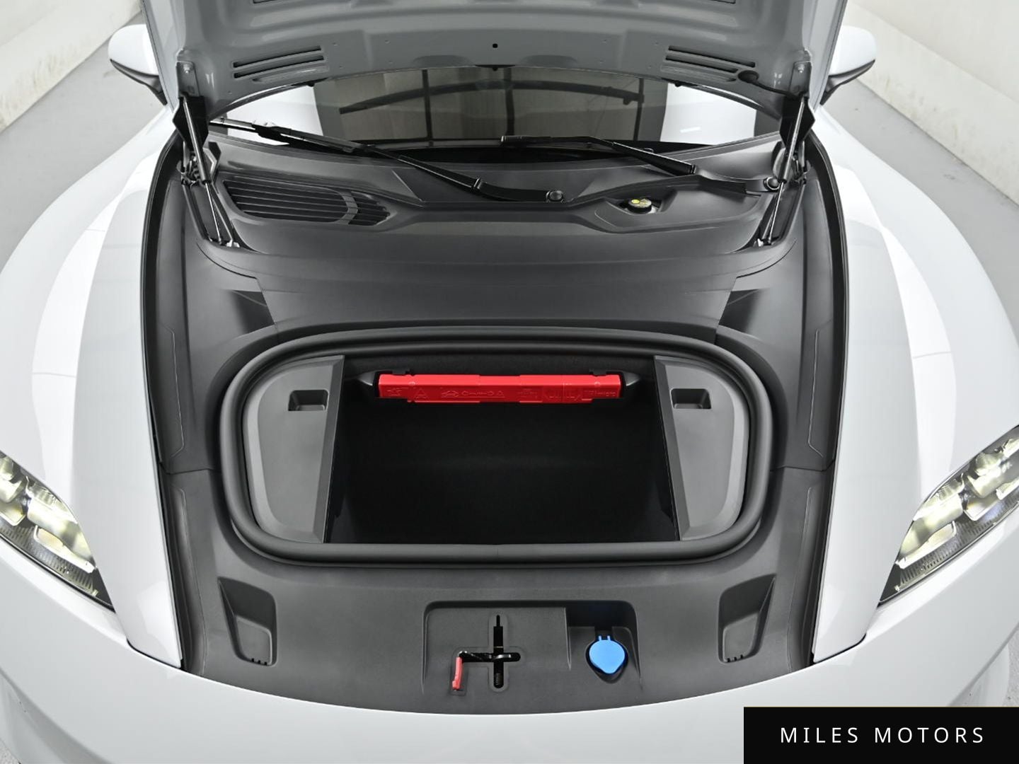 Porsche Taycan 2025 — миниатюра 6