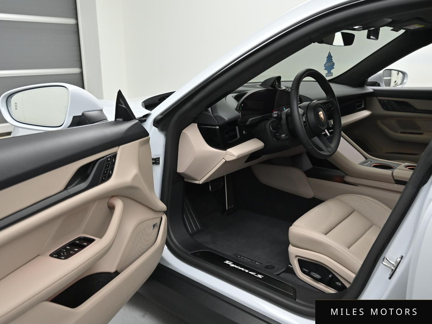 Porsche Taycan 2025 — миниатюра 11