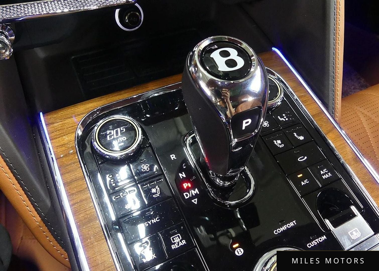 Bentley Flying Spur 2022 — миниатюра 9