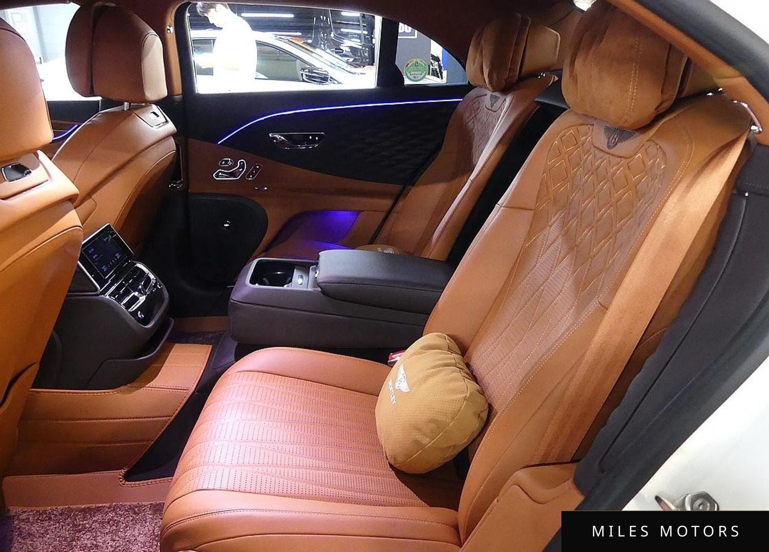 Bentley Flying Spur 2022 — миниатюра 10