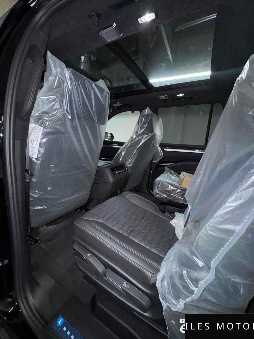 Cadillac Escalade 2026 — миниатюра 8