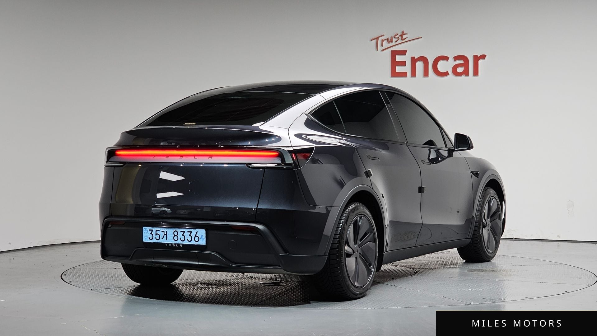 Tesla Model Y 2025