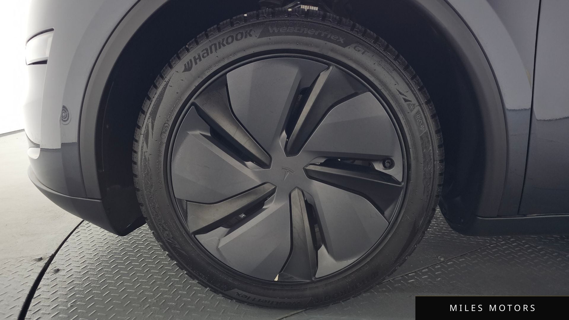 Tesla Model Y 2025 — миниатюра 4