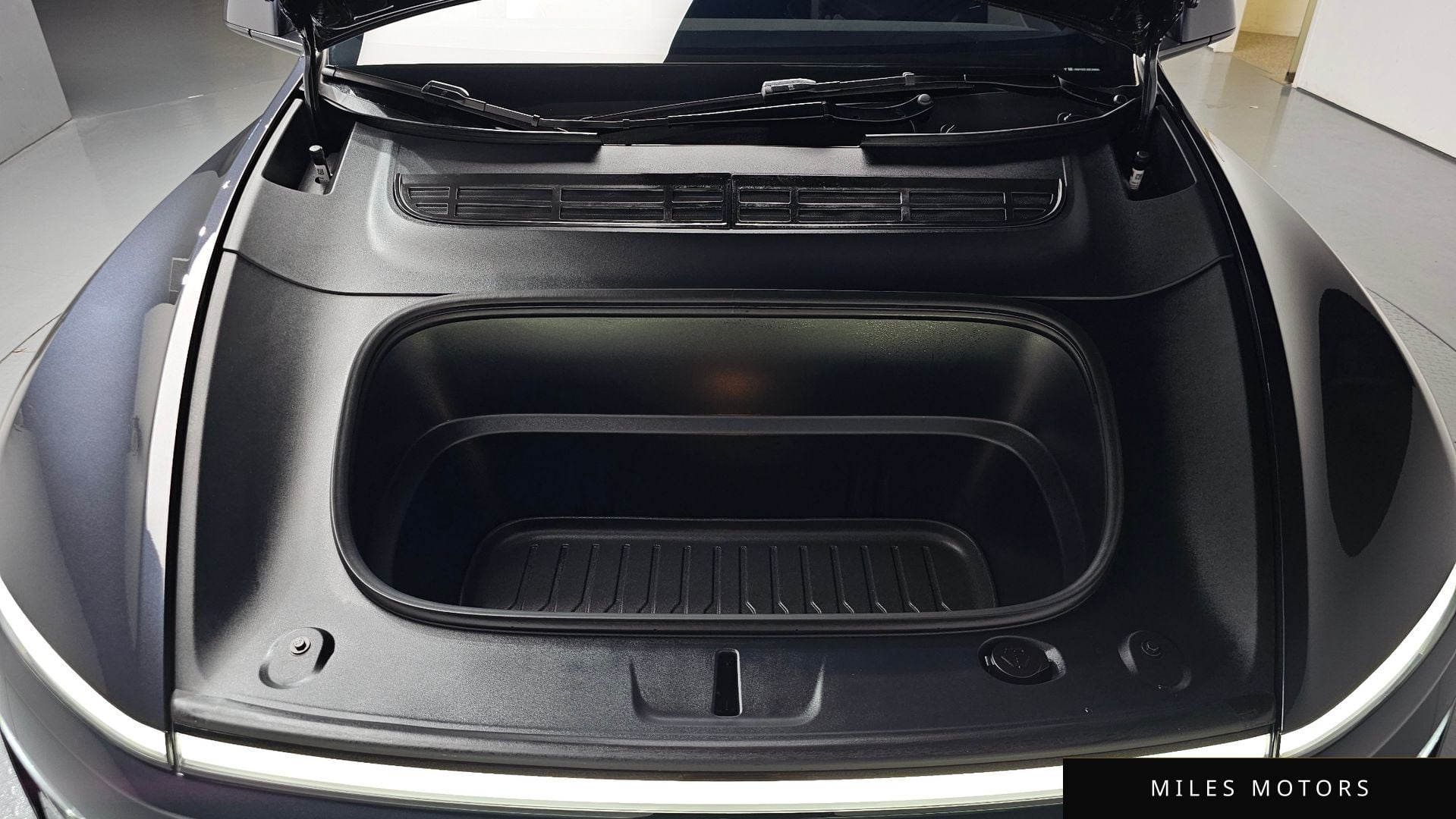 Tesla Model Y 2025 — миниатюра 5