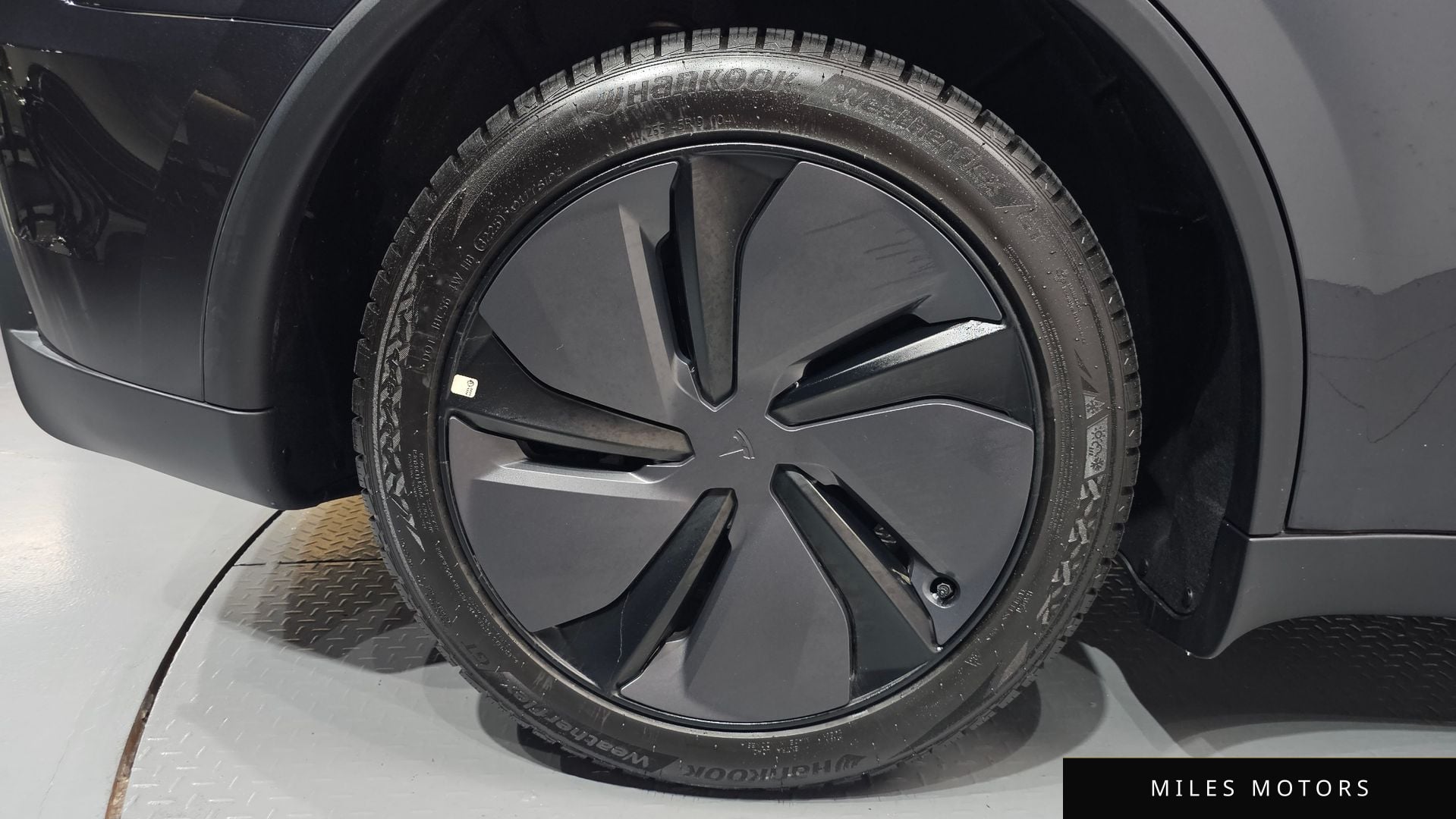 Tesla Model Y 2025 — миниатюра 6