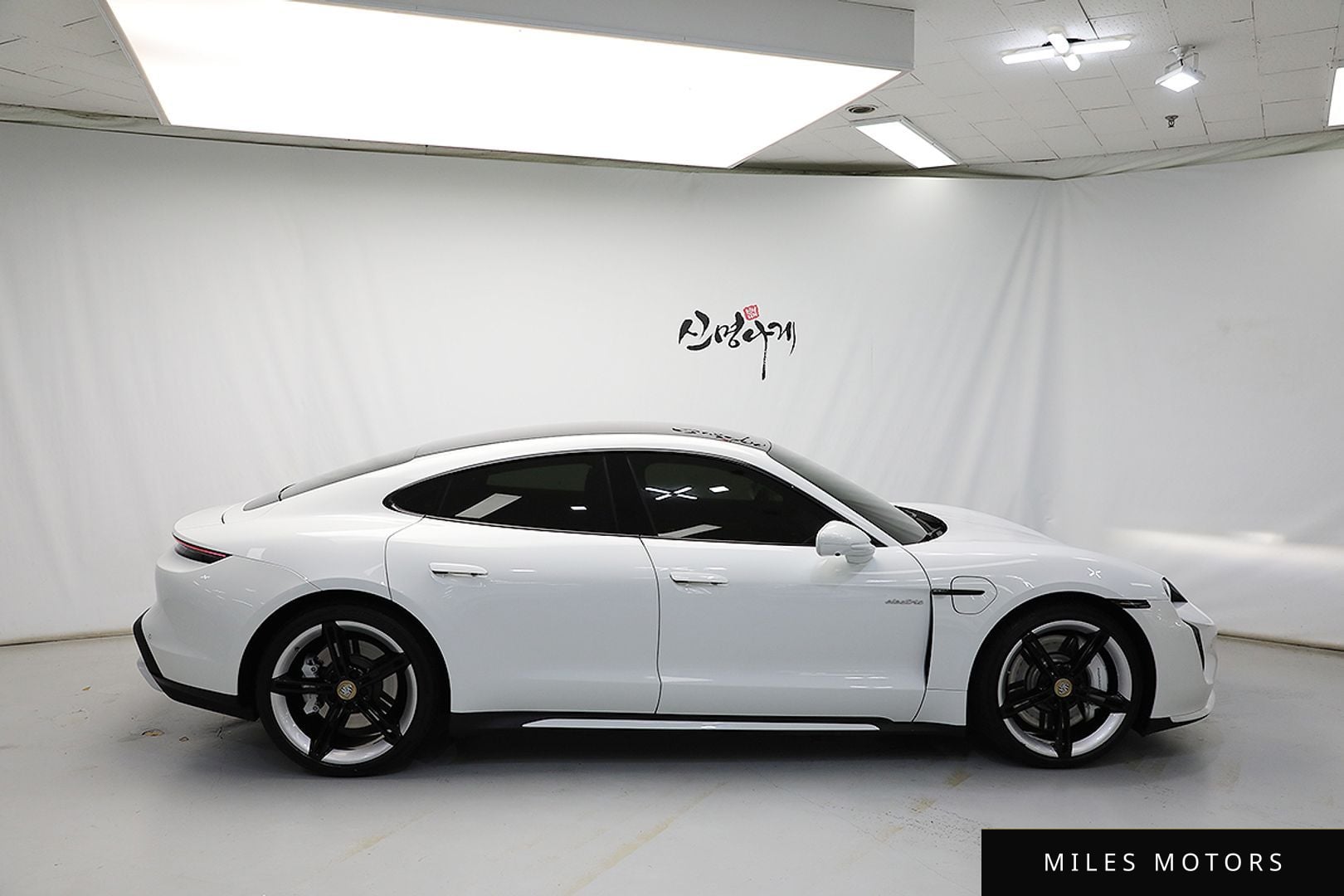 Porsche Taycan 2021 — миниатюра 5