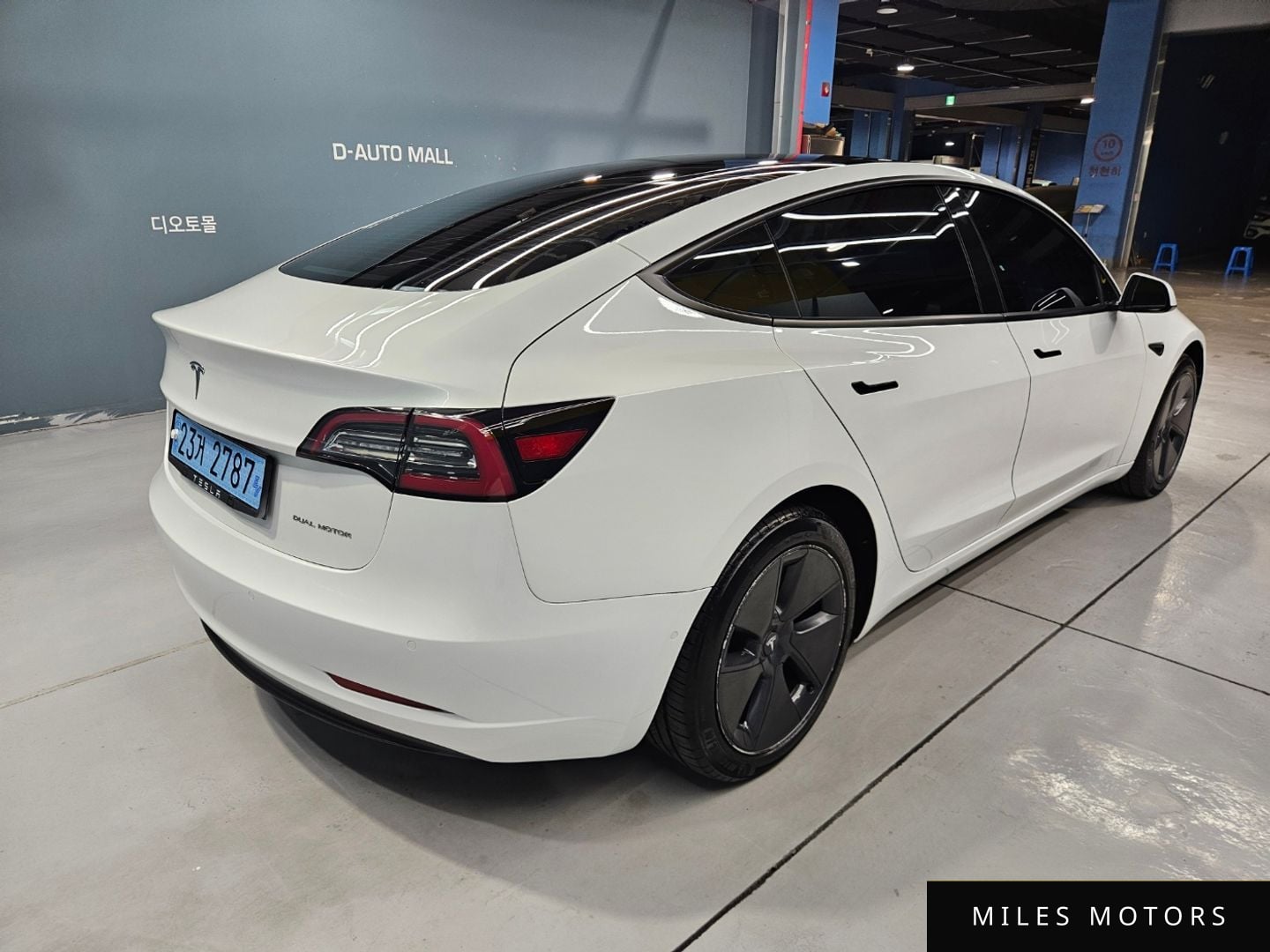 Tesla Model 3 2022 — миниатюра 6