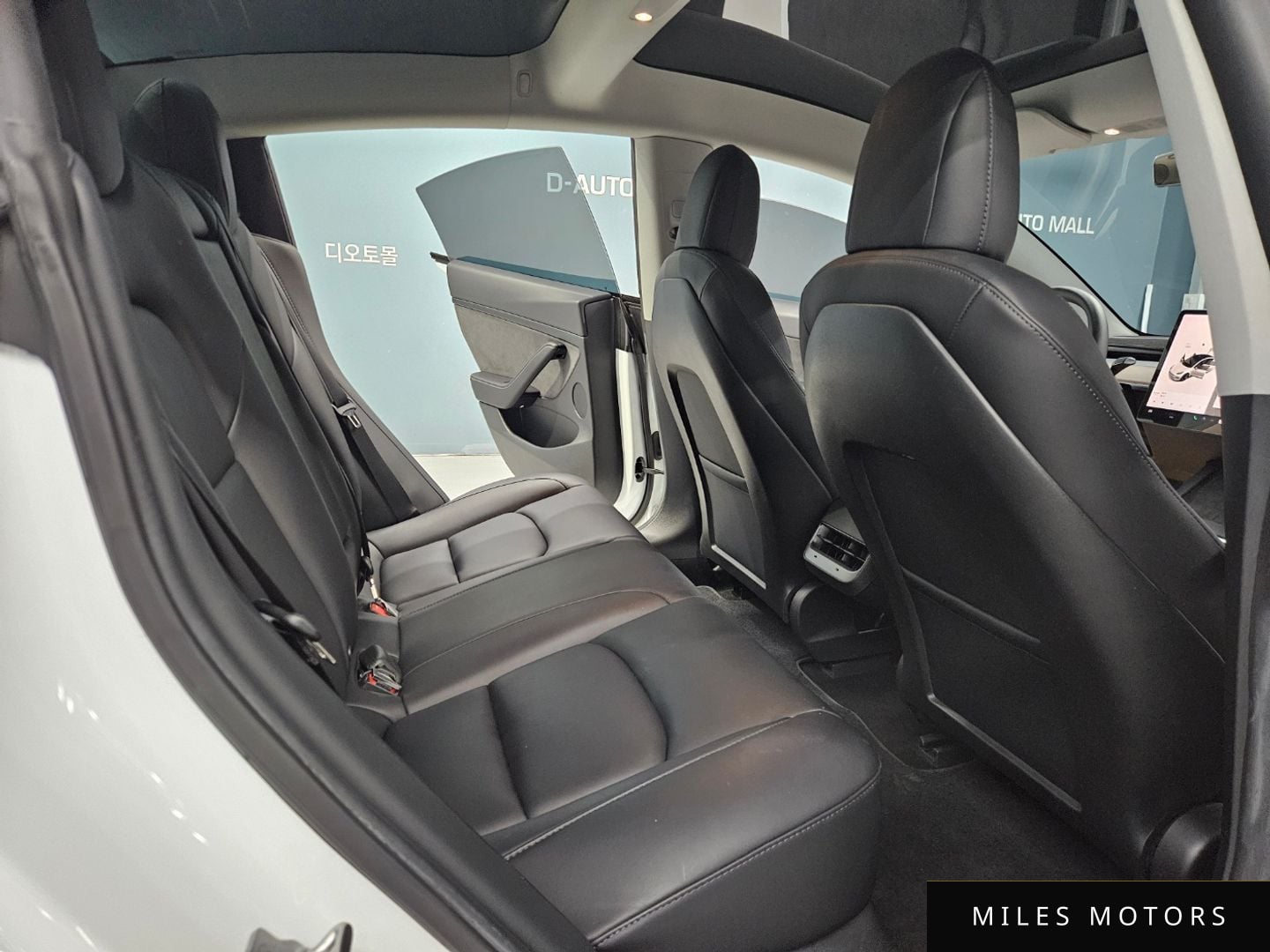 Tesla Model 3 2022 — миниатюра 9