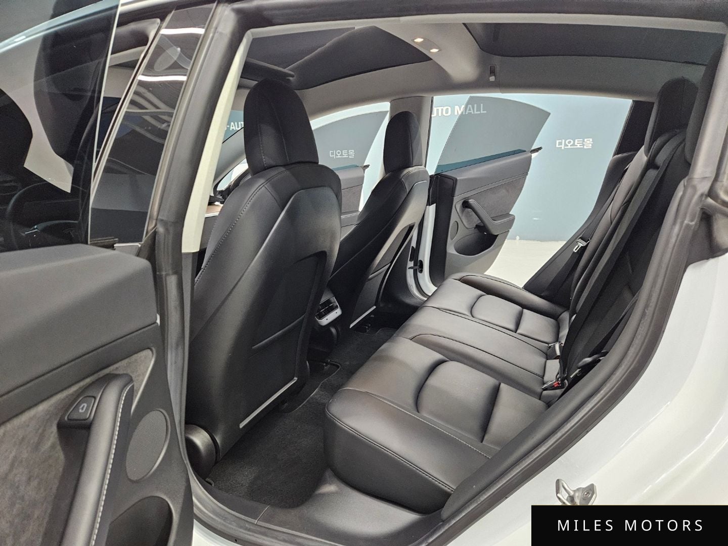 Tesla Model 3 2022 — миниатюра 10