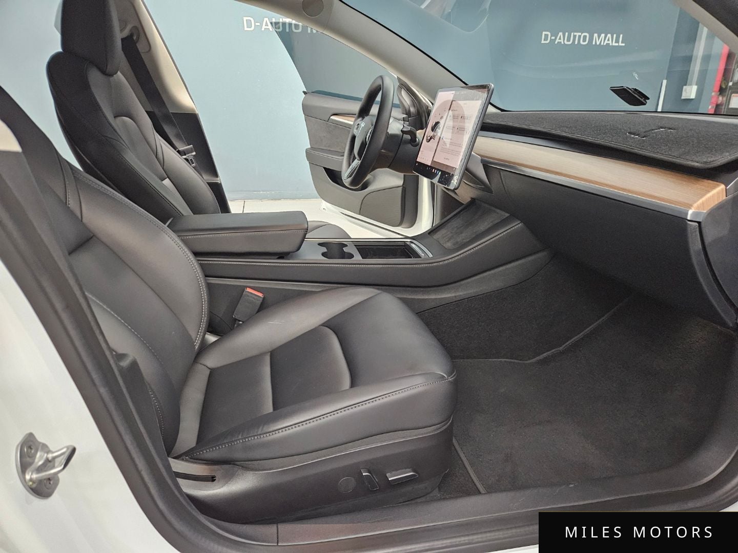 Tesla Model 3 2022 — миниатюра 12