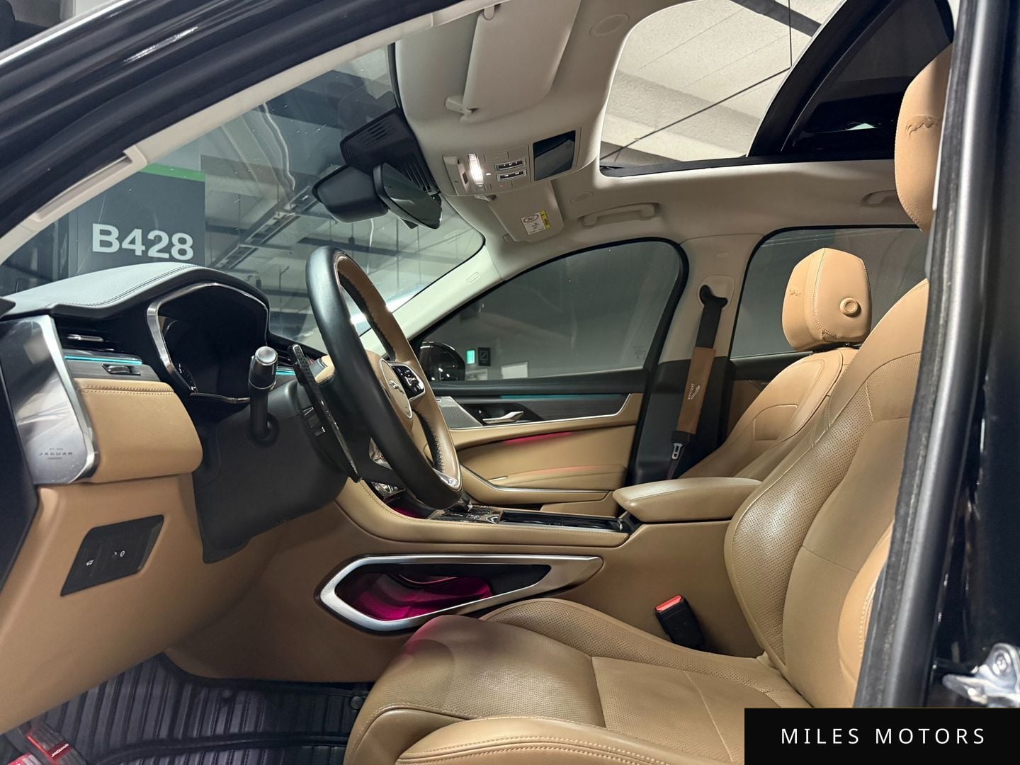 Jaguar F-PACE 2022 — миниатюра 9