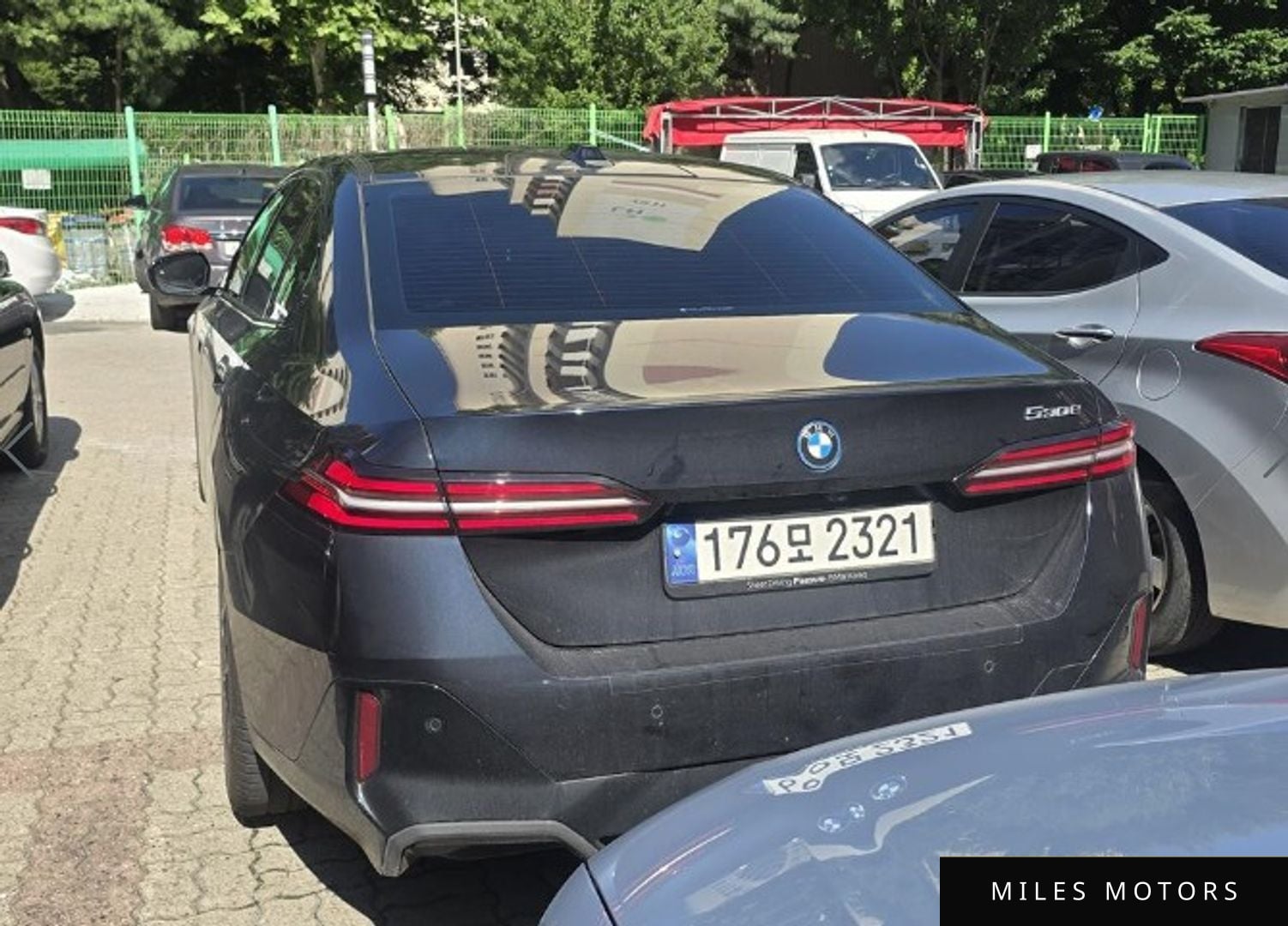 BMW 5 Series (G60) 2024 — миниатюра 3