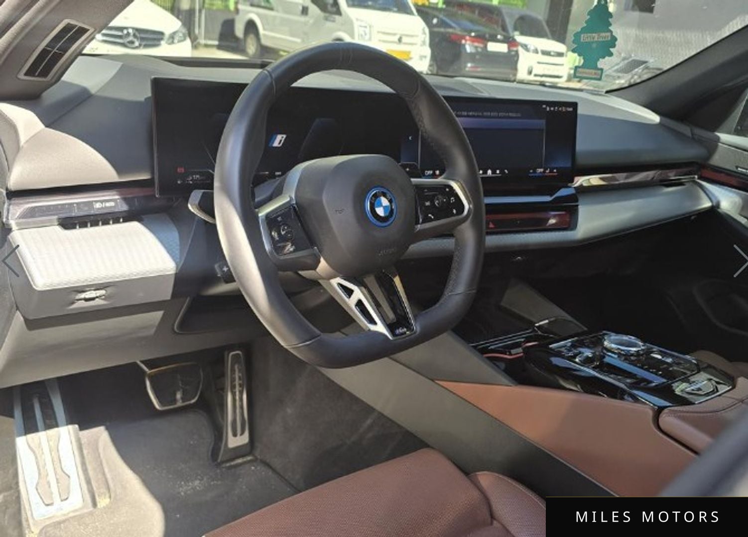 BMW 5 Series (G60) 2024 — миниатюра 5