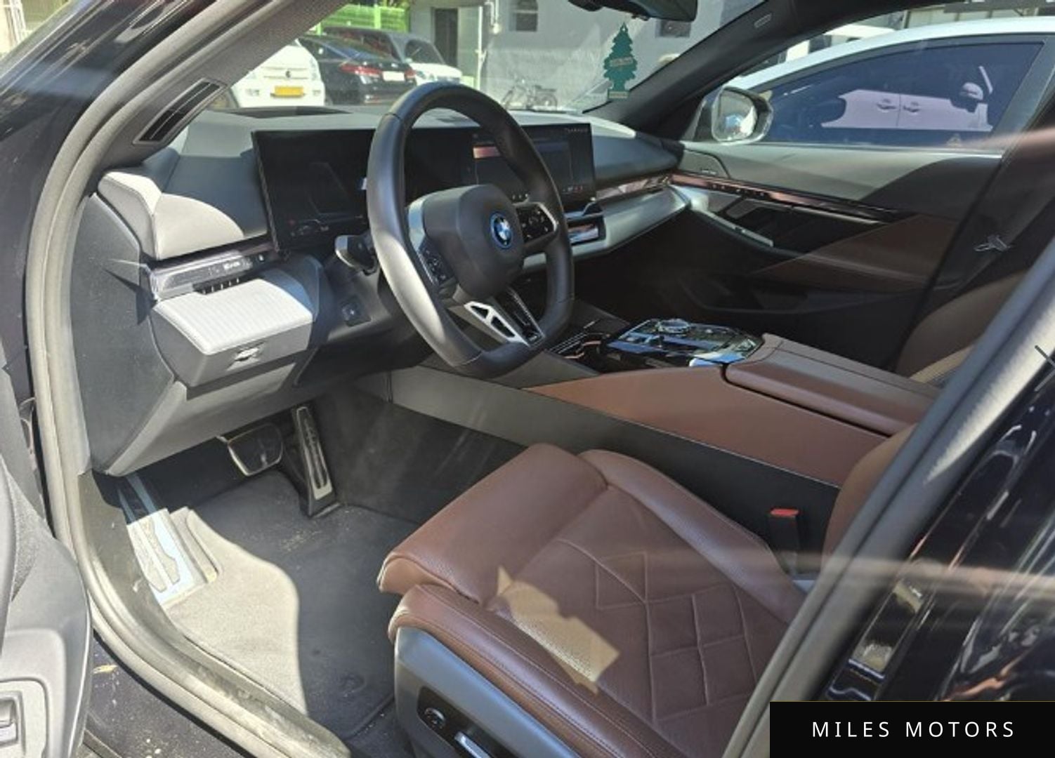 BMW 5 Series (G60) 2024 — миниатюра 6