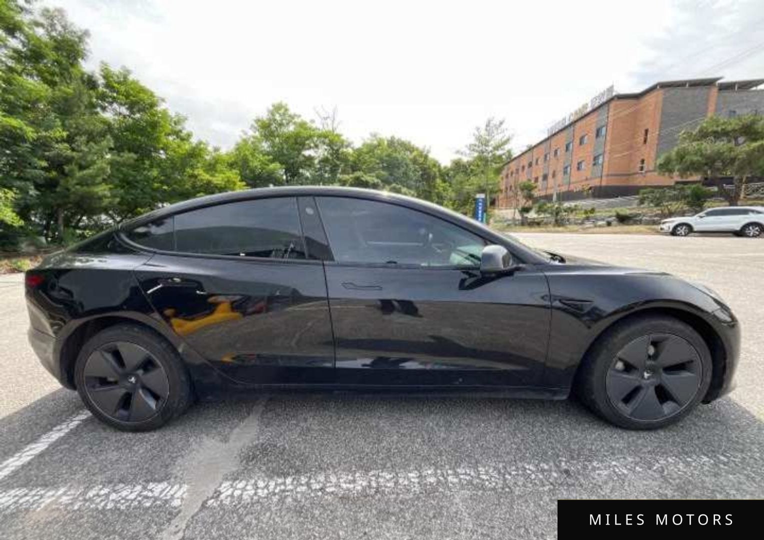 Tesla Model 3 2022 — миниатюра 11