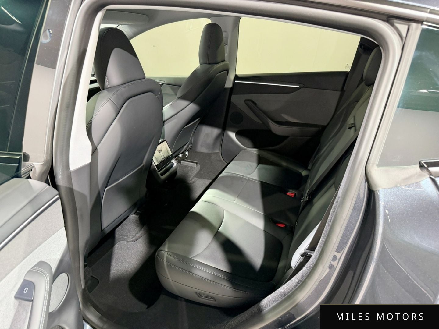 Tesla Model Y 2025 — миниатюра 6