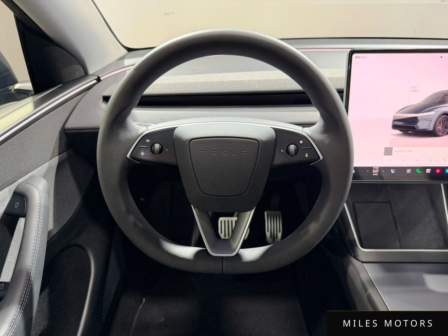 Tesla Model Y 2025 — миниатюра 11