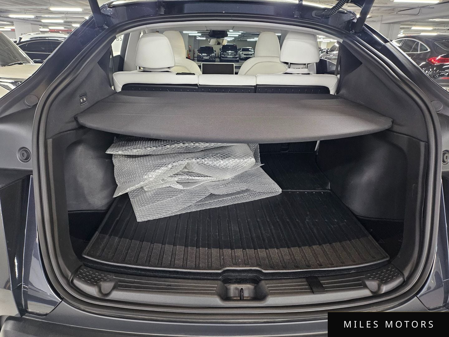 Tesla Model Y 2025 — миниатюра 9