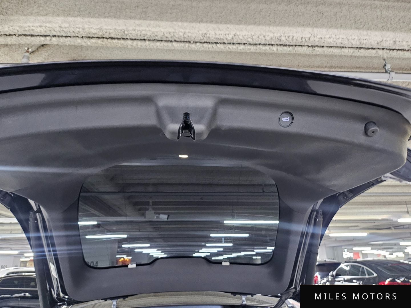 Tesla Model Y 2025 — миниатюра 10