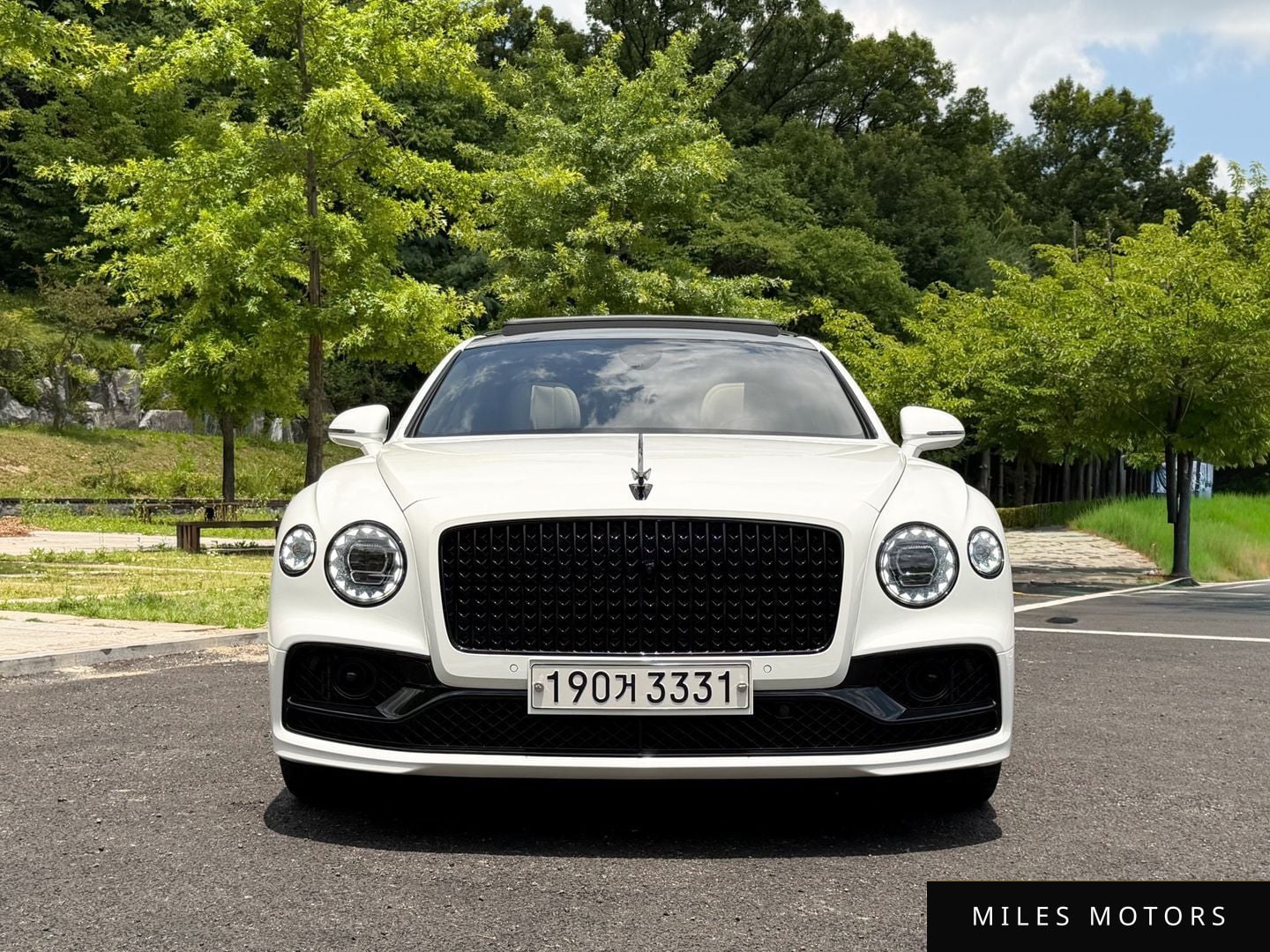 Bentley Flying Spur 2023 — миниатюра 3