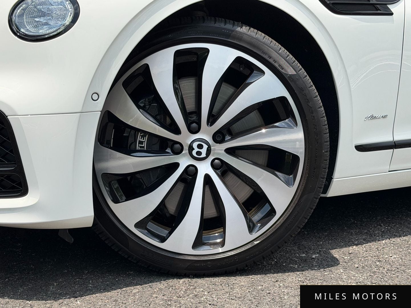 Bentley Flying Spur 2023 — миниатюра 5