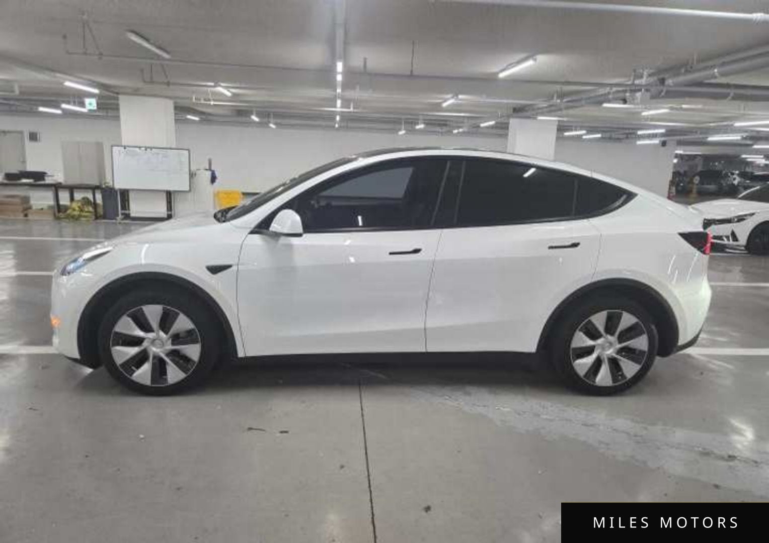 Tesla Model Y 2022 — миниатюра 5