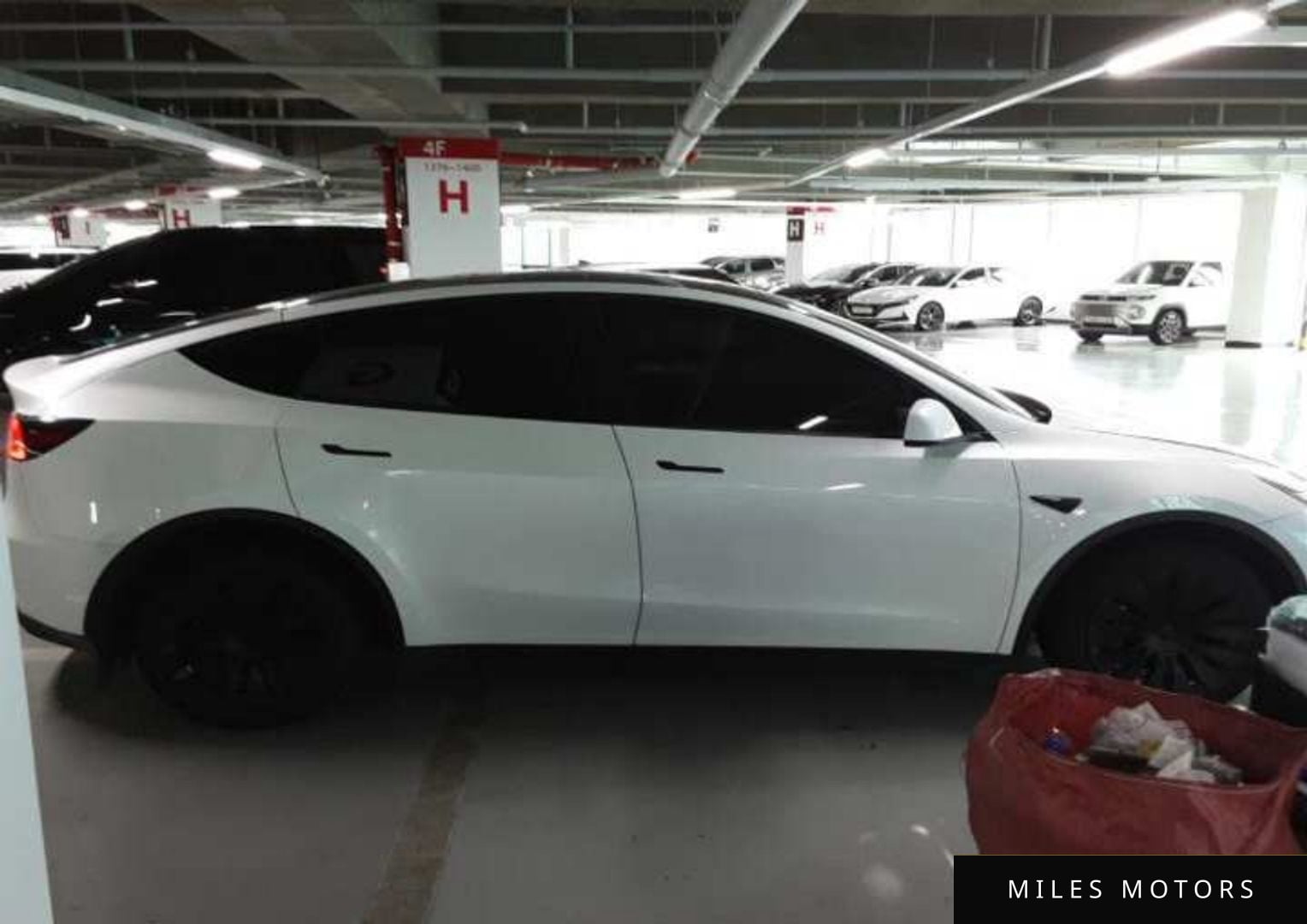 Tesla Model Y 2022 — миниатюра 11