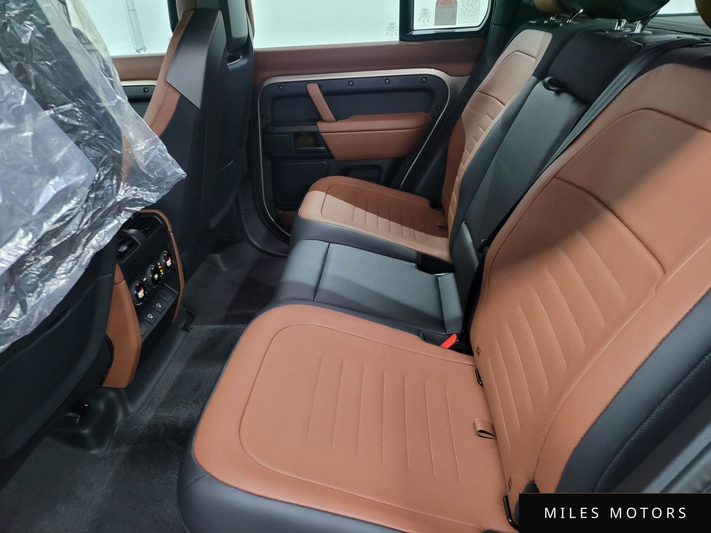 Land Rover Defender 2025 — миниатюра 10