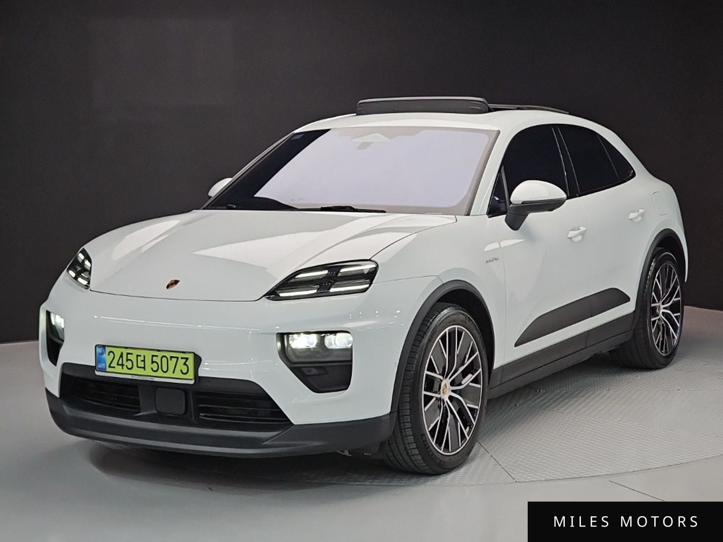 Porsche Macan 2025 — миниатюра 2