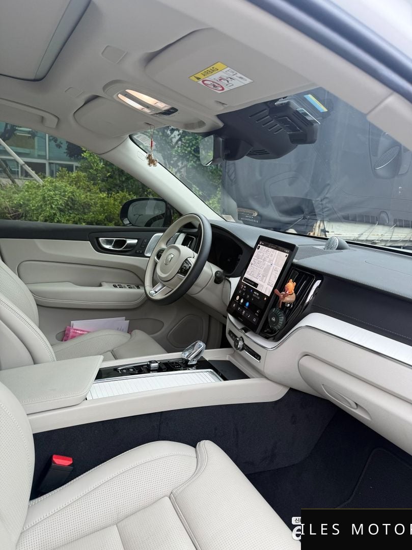 Volvo XC60 2026 — миниатюра 5