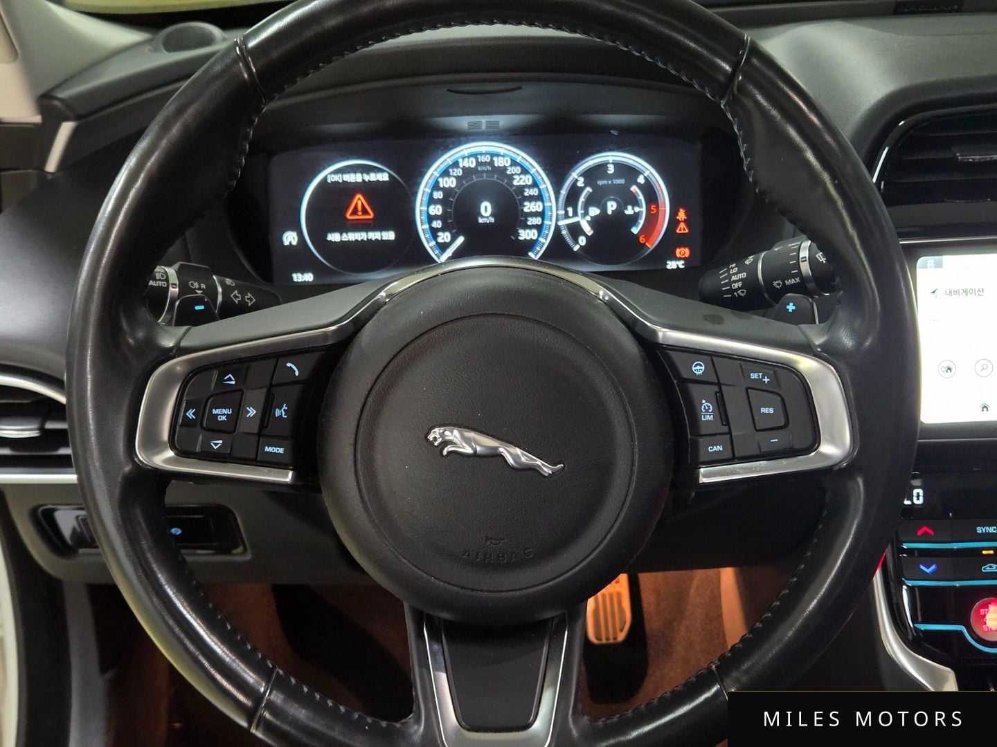 Jaguar XE 2019 — миниатюра 9