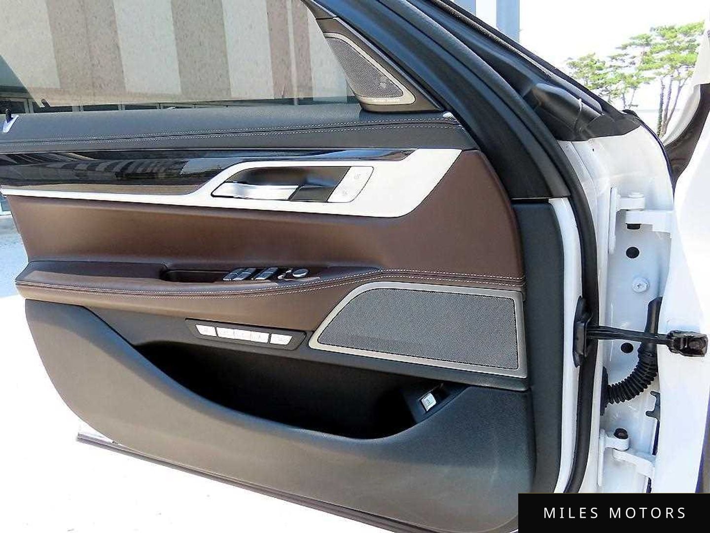 BMW 7 Series (G11) 2018 — миниатюра 12