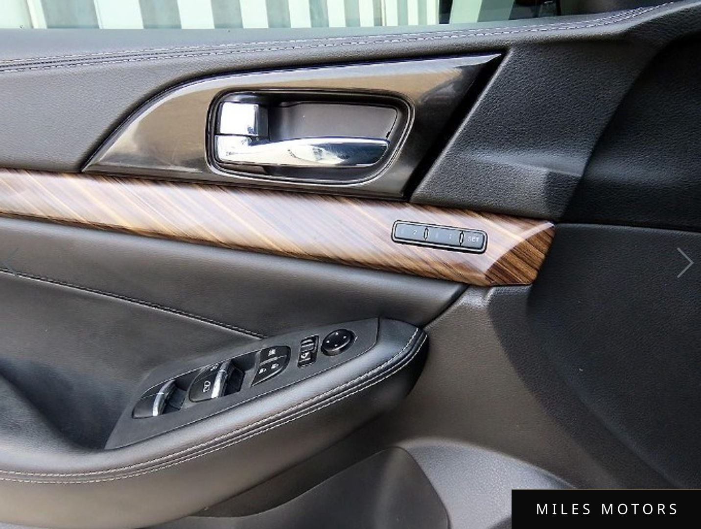 Nissan Maxima 2016 — миниатюра 11