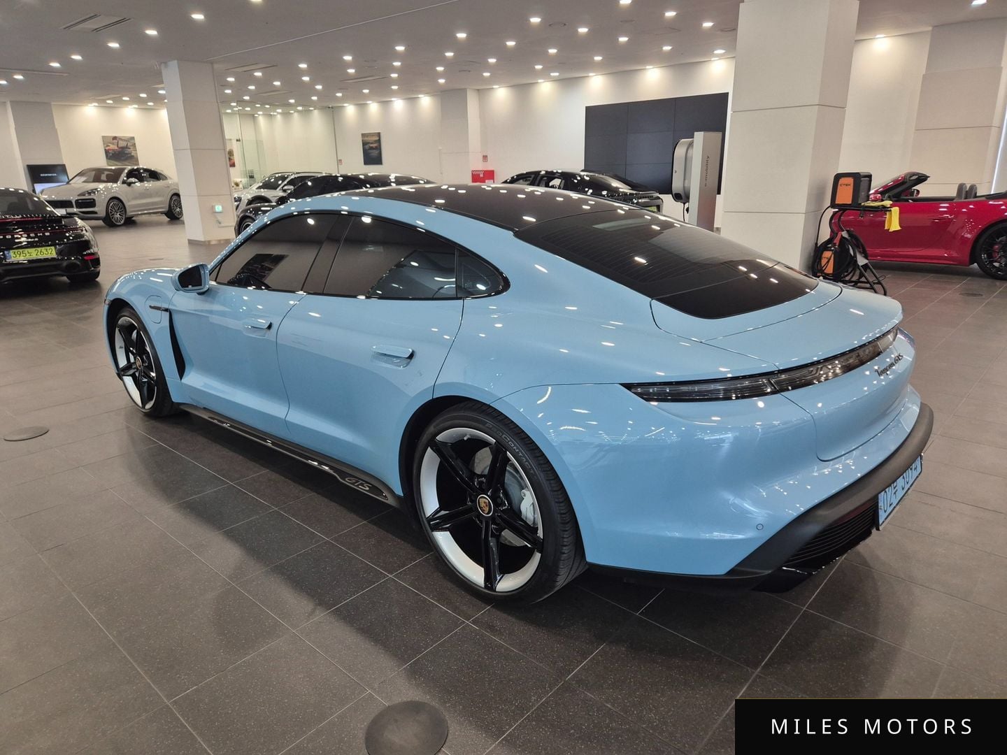 Porsche Taycan 2023 — миниатюра 2