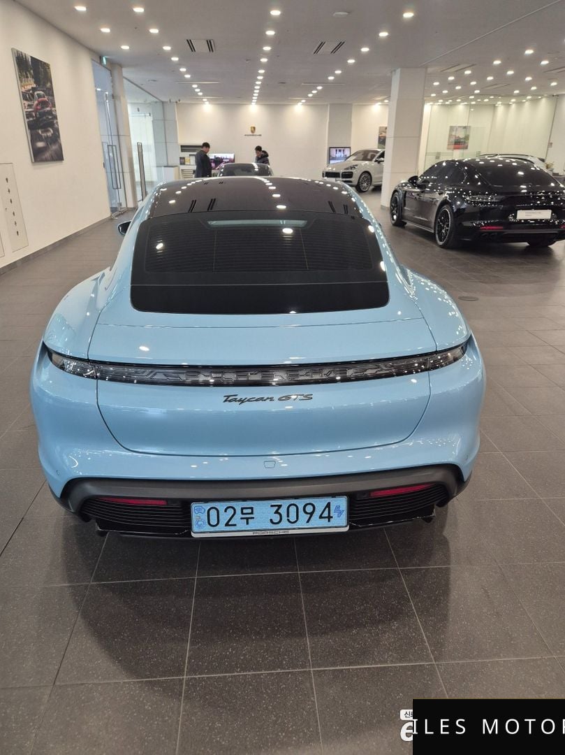 Porsche Taycan 2023 — миниатюра 4