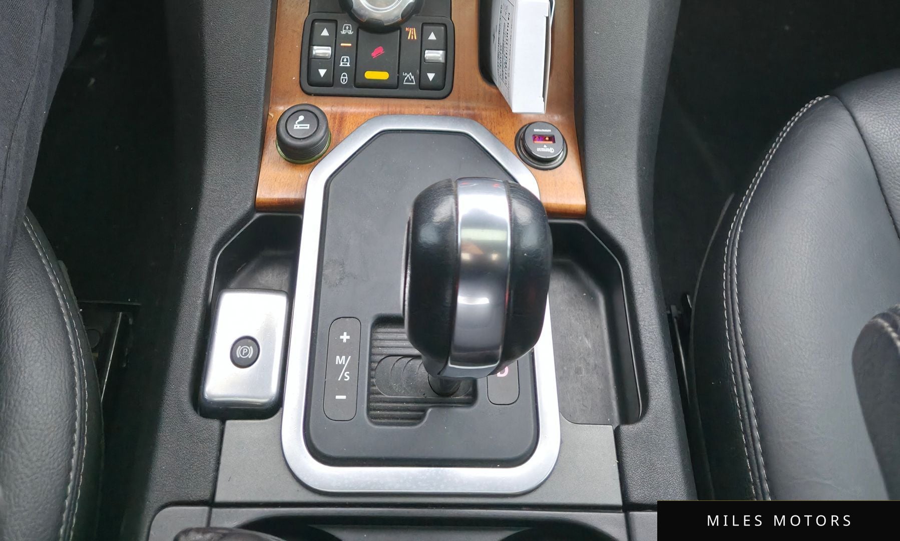 Land Rover Discovery 2010 — миниатюра 8