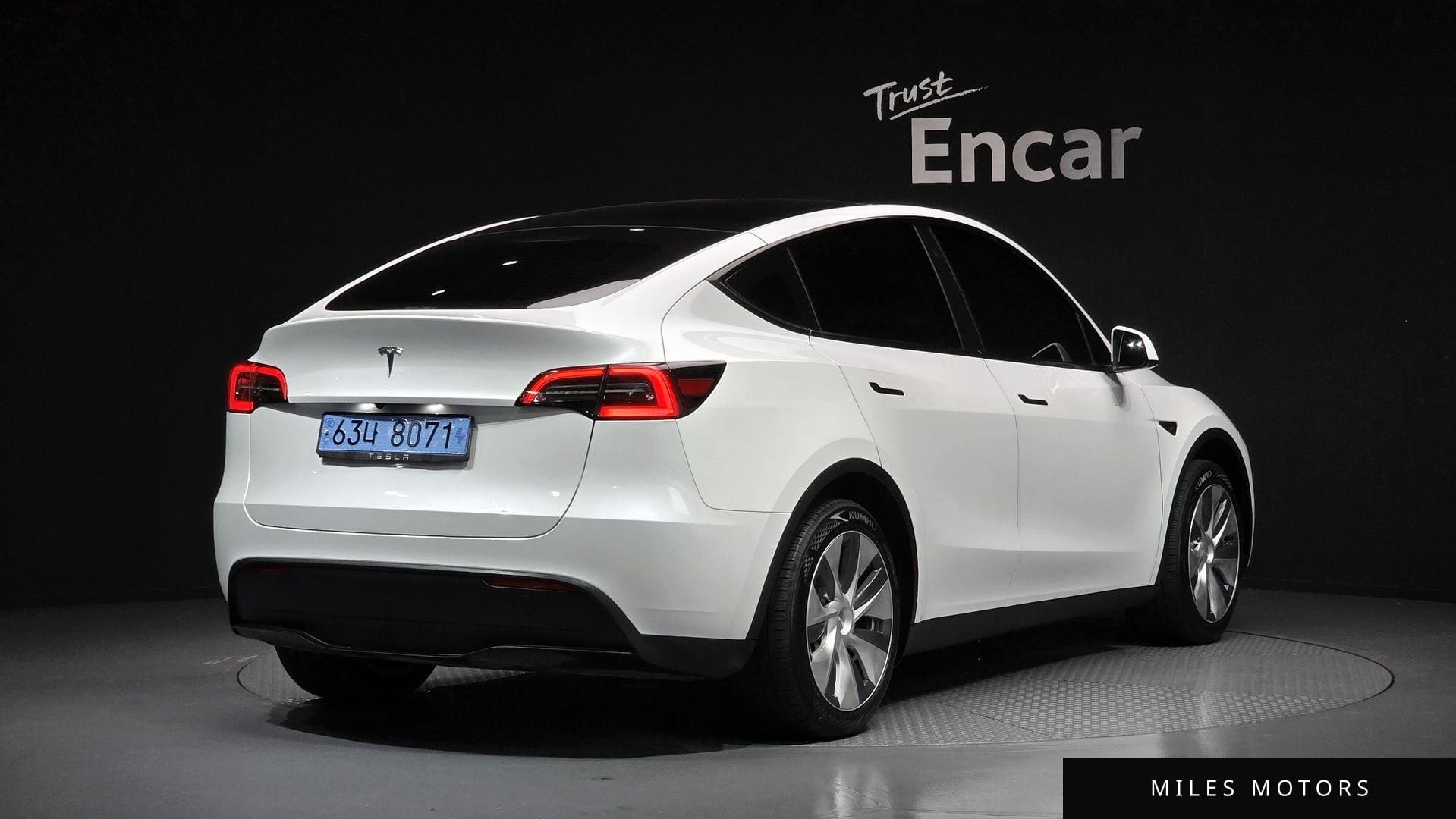 Tesla Model Y 2023 — миниатюра 2