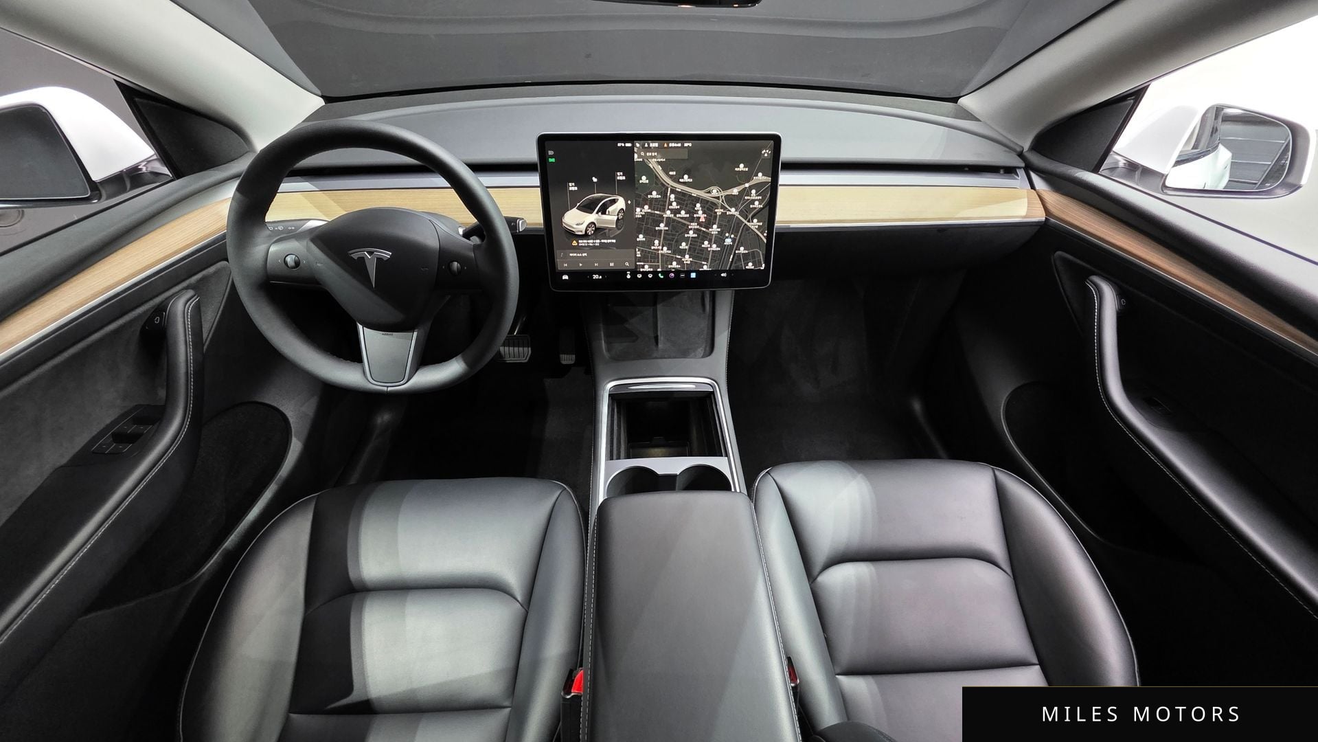 Tesla Model Y 2023 — миниатюра 10