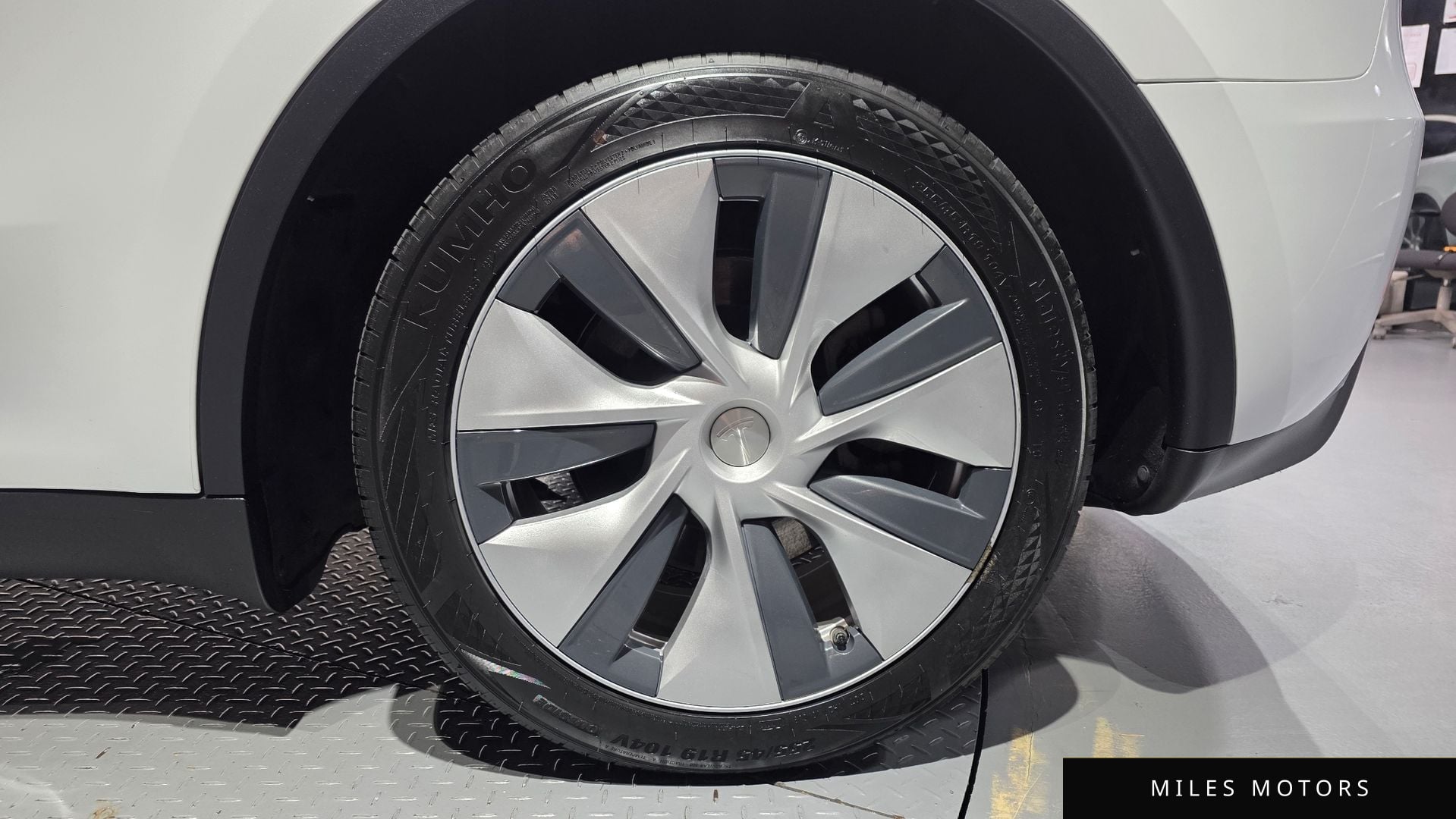 Tesla Model Y 2023 — миниатюра 7
