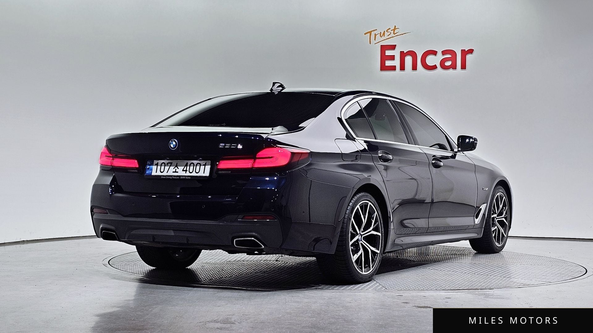 BMW 5 Series (G30) 2022 — миниатюра 2