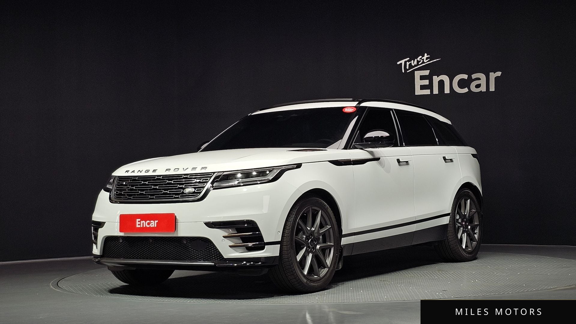 Land Rover Range Rover Velar 2025 — фото 1 из 12