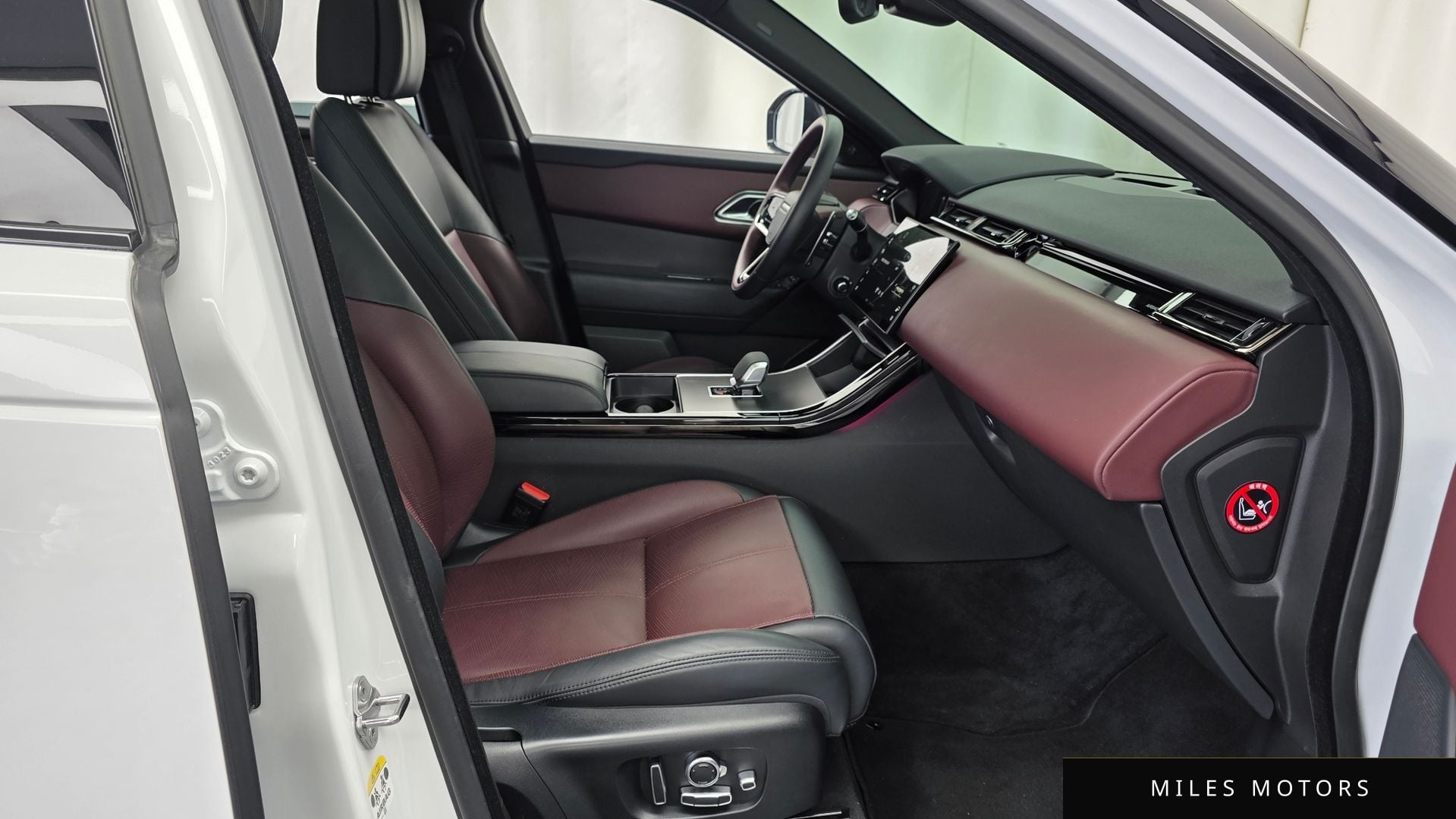 Land Rover Range Rover Velar 2025 — миниатюра 11