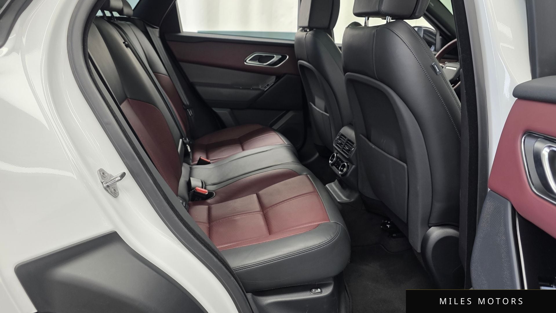 Land Rover Range Rover Velar 2025 — миниатюра 12